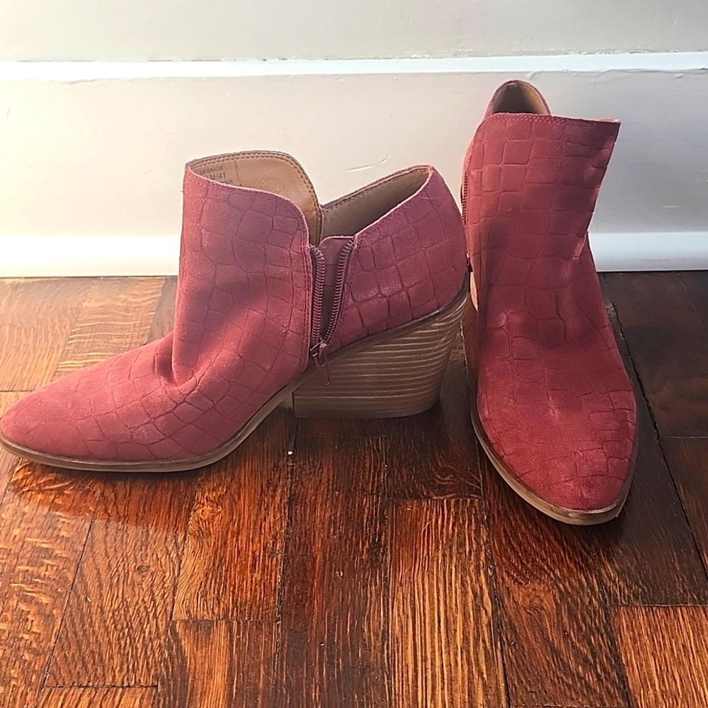EUC Lucky Brand Saucie Suede Ankle Booties with Block Heel